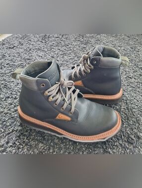 OluKai Kilakila Men's Size 8.5 Lace-Up Black Leather Waterproof Boot